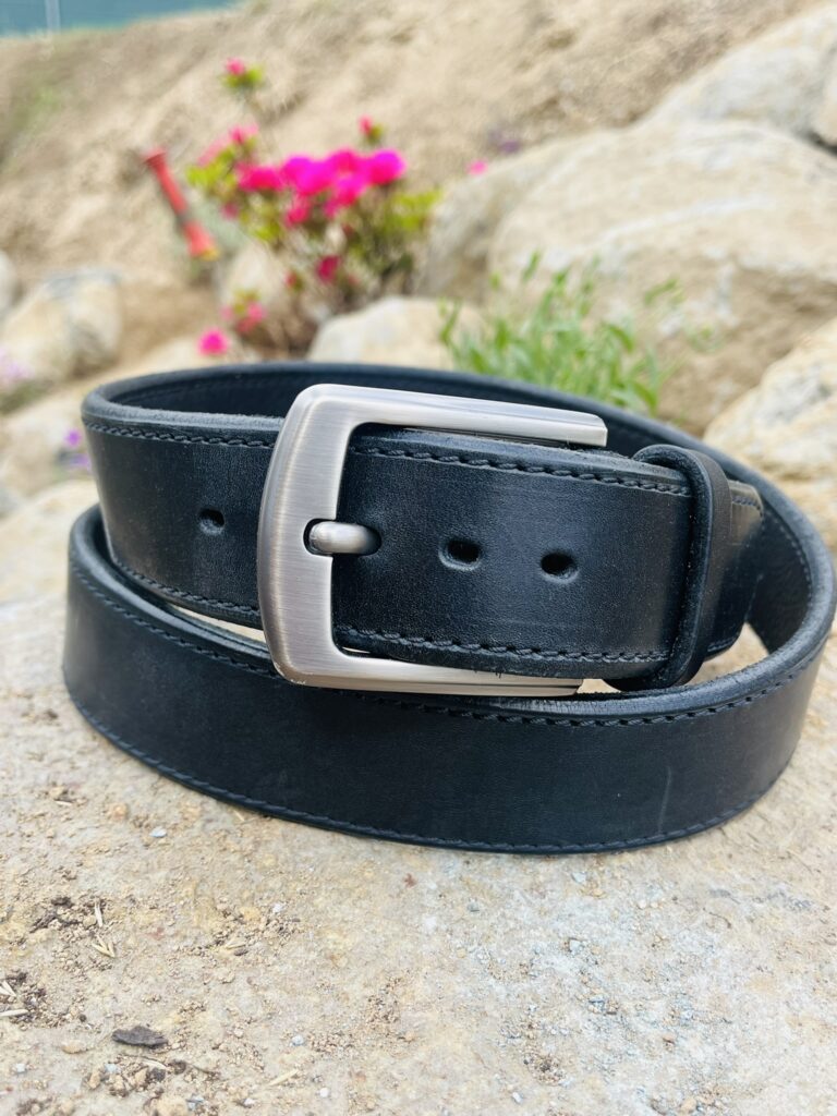 schlichter schwarzer ledergürtel mit silberner schnalle 4 cm breit herrengürtel langlebig und stabil aber weich