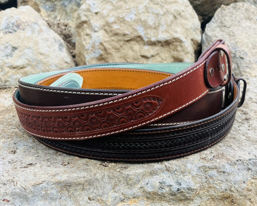 verschiedene gürtel aus echtem leder mit buntem leder auf der rückseite schnalle zum auswechseln mit schrauben rotbraun dunkelbraun grün orange